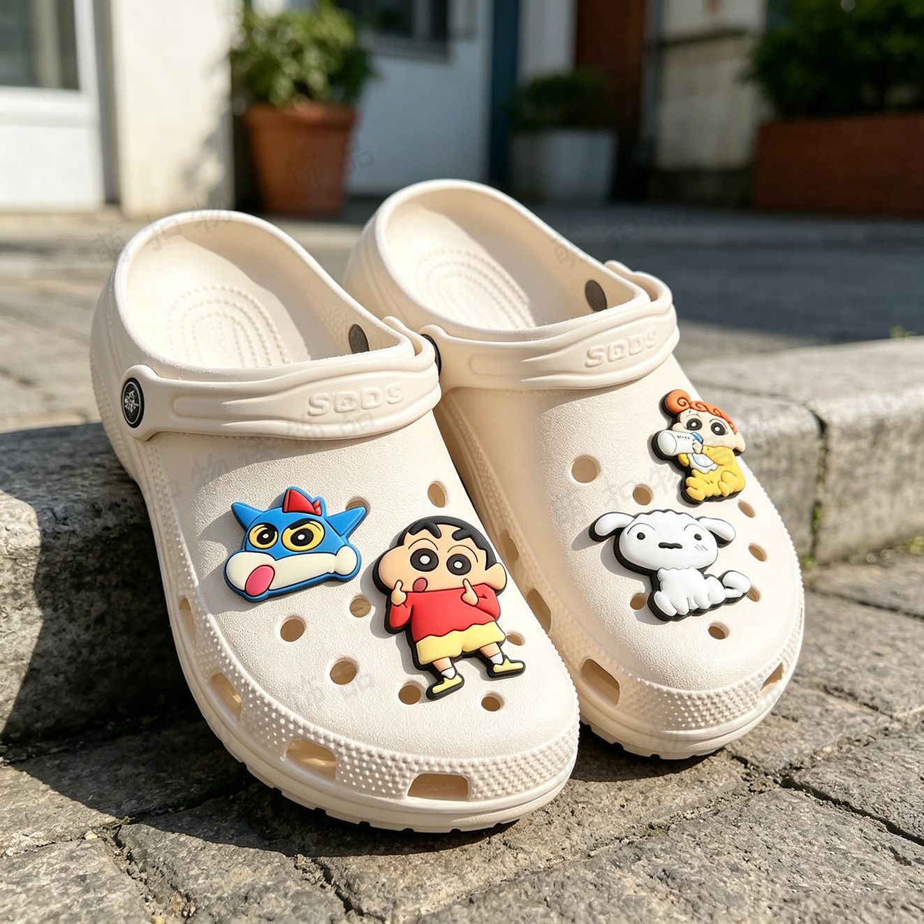Crayon Shin-chan shoe flower a - Supply Florist recension och pris