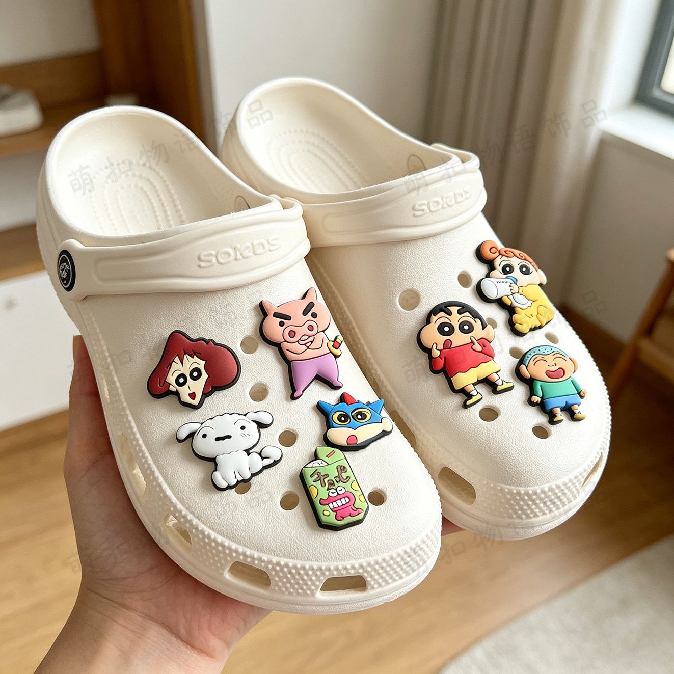 Crayon Shin-chan shoe flower a - Supply Florist recension och pris